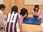 性感日本女足正在赤身裸體踢球